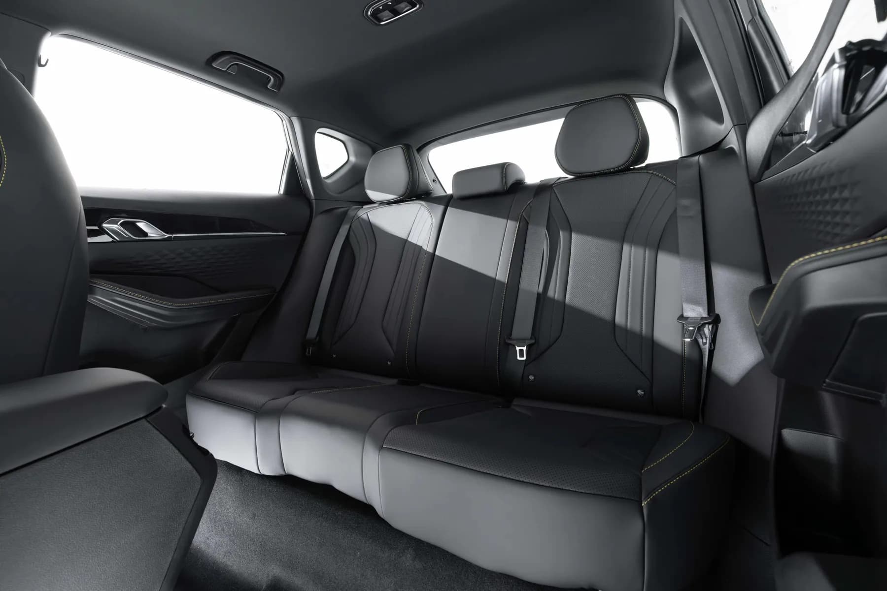 Geely Coolray Interior & Features 4